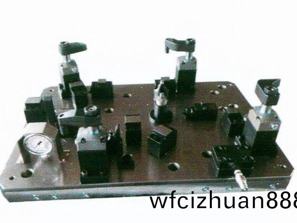 齒(chi)輪室罩(zhao)蓋(gai)液壓裌具
